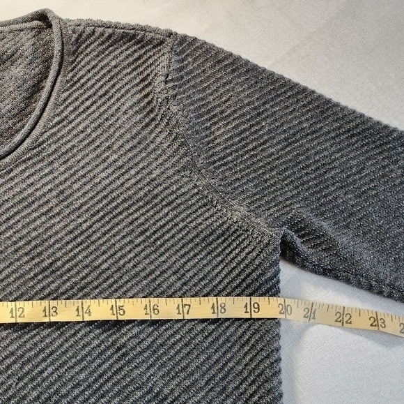Orvis‎ Women's Medium Gray Wool Crew Neck Sweater - Picture 7 of 11